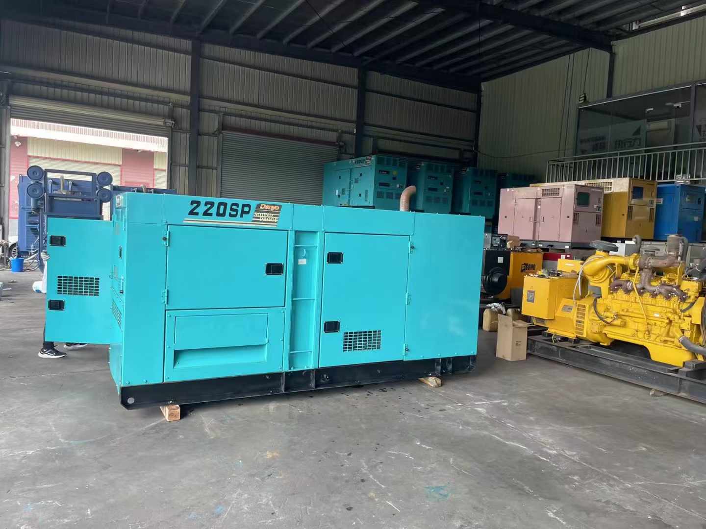 西城800kW 柴油发电机的输出电流波动范围是多少？